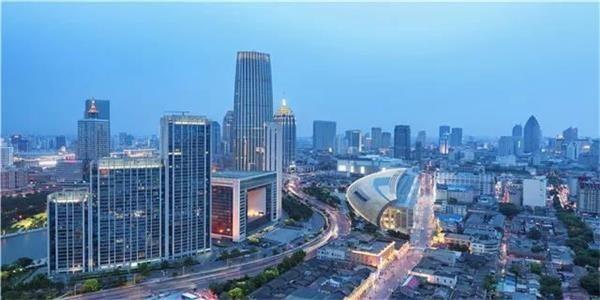 不過,上海易居房地產(chǎn)研究院總監(jiān)嚴(yán)躍進(jìn)認(rèn)為 老舊小區(qū)改造有助于穩(wěn)定